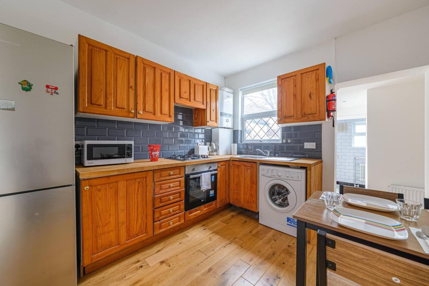 Pass The Keys Modern Simplicity 10mins From Westfield, Stratford * Londra